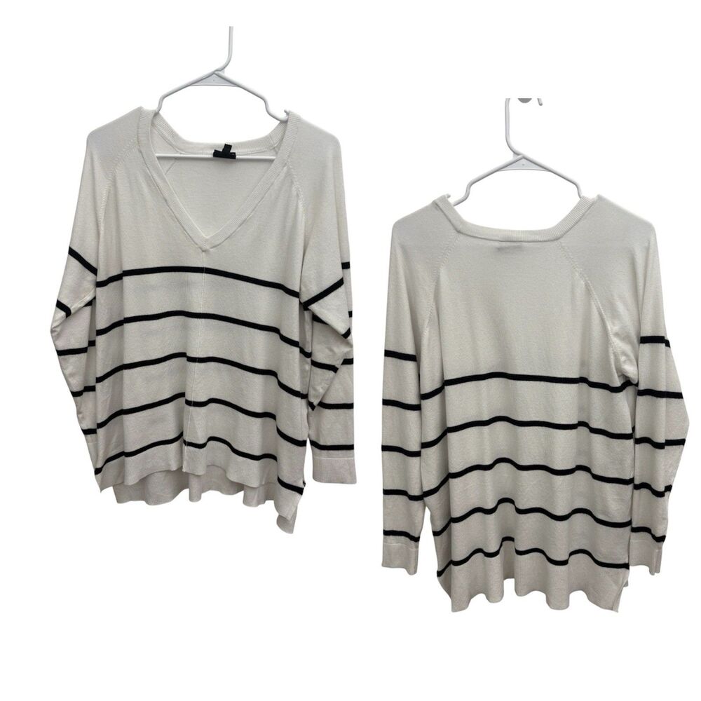 MOD LUSIVE Striped V-Neck Knit Sweater Top Womens 1X Plus White Black Slit